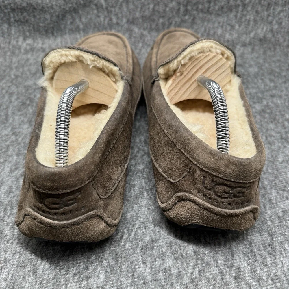 UGG Australia Ascot Genuine Shearling Suede Slippers Mens Size 11 Chocolate 5775